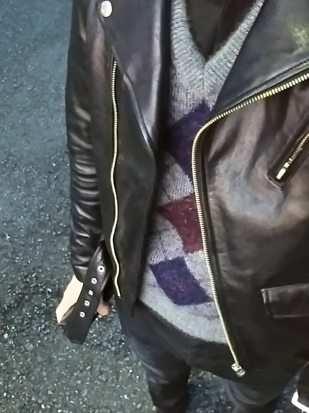 「SAINT LAURENT PARISのアイテム（ベスト、グレー系）」を使った、ちぶみむさん（メンズ・160cm）の冬コーディネートの1枚目の写真