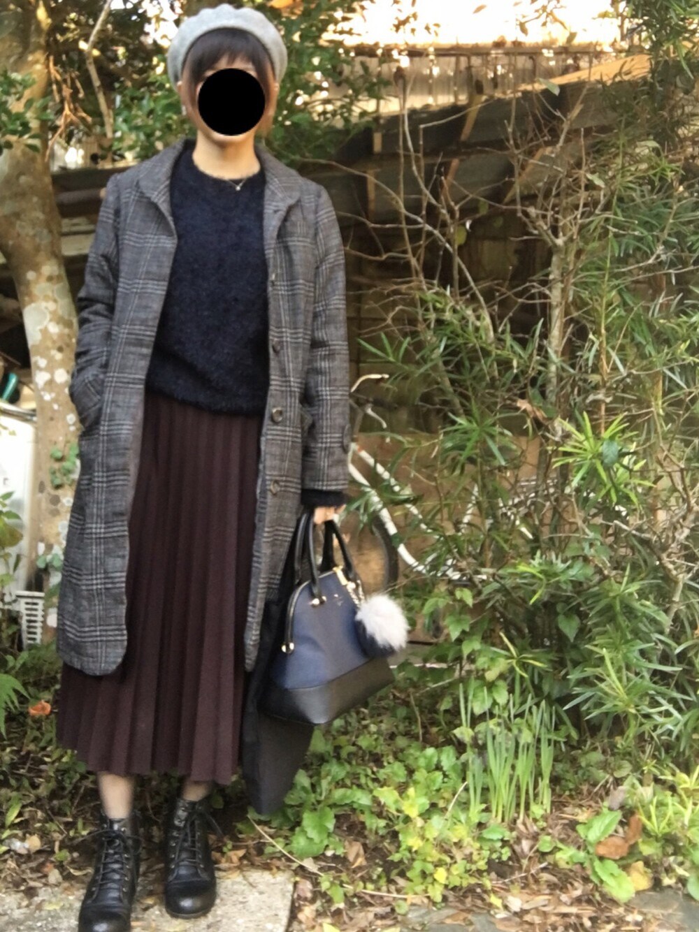 「冬、ファー小物、プリーツスカート、シンプル、チェック、ブーツ」｜「E hyphen world galleryの*フェザー畦編みニットプルオーバー（ニット/セーター、ブルー系）」を使った、hanaco ‪✾‬さん（レディース・156cm）の秋コーディネートの1枚目の写真