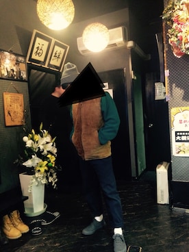 「アイテム（ダウンベスト、ブラウン系）」を使った、kantaさん（メンズ・165cm）の春コーディネート