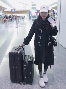 「travel」｜「アイテム（キャップ）」を使った、Wei🦄さん（レディース・160cm）の冬コーディネート