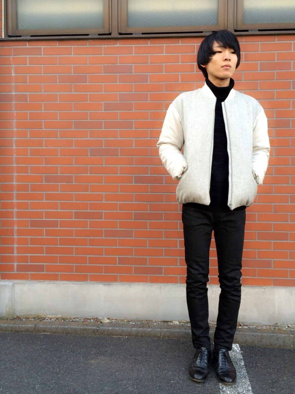 「n-s、JOHN LAWRENCE SULLIVAN、GIVENCHY、スキニーデニム、プリマロフト、タートルネックニット、MA-1、ダウンジャケット、古着MIX、革靴」｜「n-sのアイテム（ダウンジャケット/コート、グレー系）」を使った、くぼっちさん（メンズ・172cm）の冬コーディネートの1枚目の写真