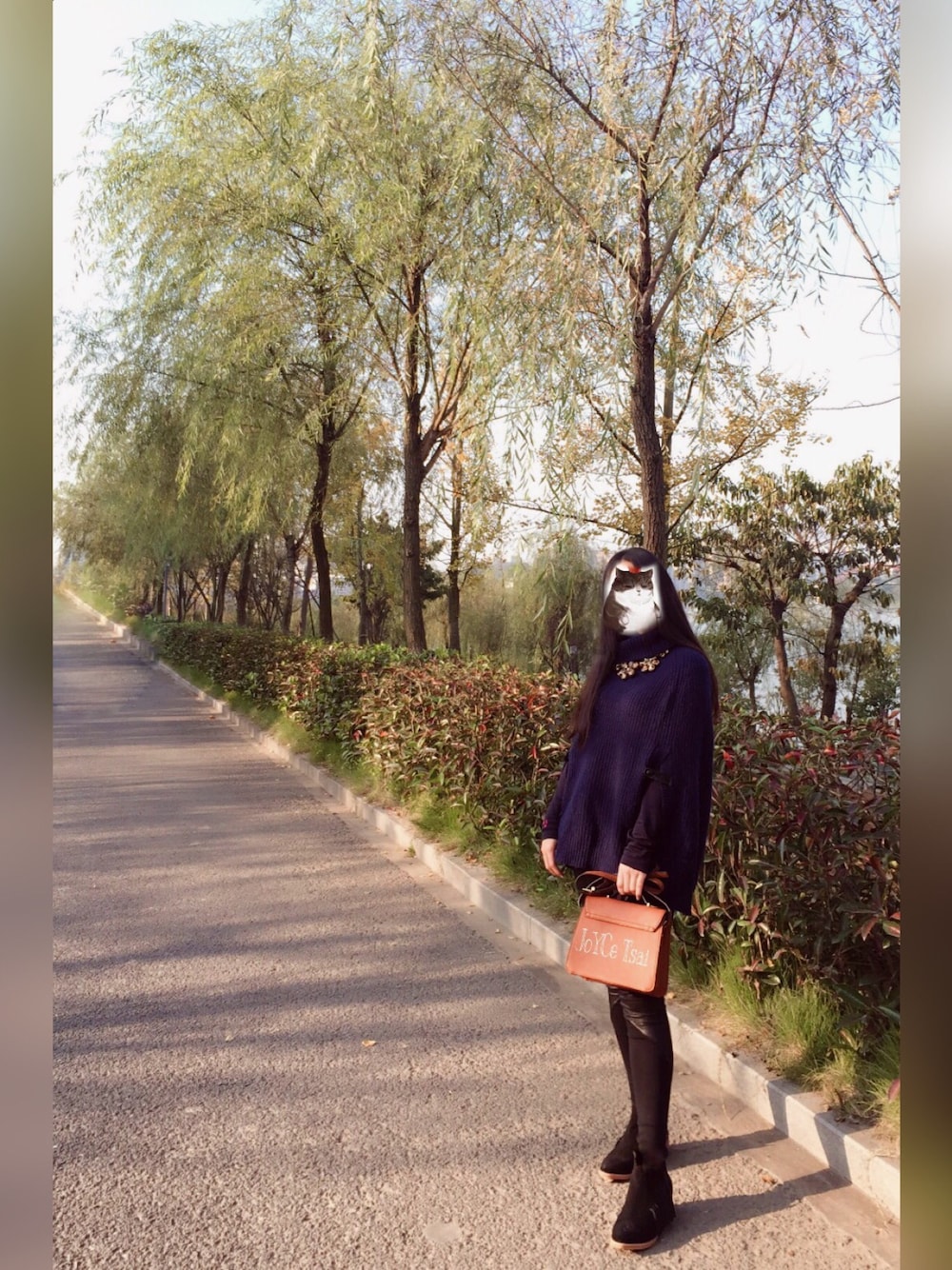 「Chongqing、Sunnyday」｜「Guessのアイテム（レギンス/スパッツ、ブラック系）」を使った、晕晕さん（レディース・160cm）の秋コーディネートの1枚目の写真