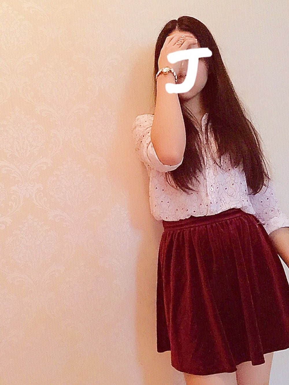 「outfit、ootd、Chongqing、shirts」｜「TOMMY HILFIGERのアイテム（シャツ/ブラウス、ホワイト系）」を使った、晕晕さん（レディース・160cm）の秋コーディネートの1枚目の写真