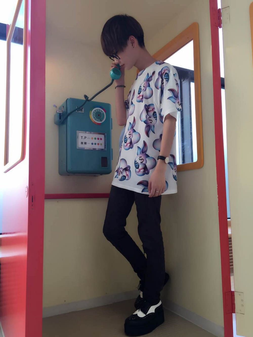 「MILKBOYのDESPERATE パンツ（その他パンツ、ブラック系）」を使った、Sekikiさん（メンズ・175cm）の夏コーディネートの1枚目の写真