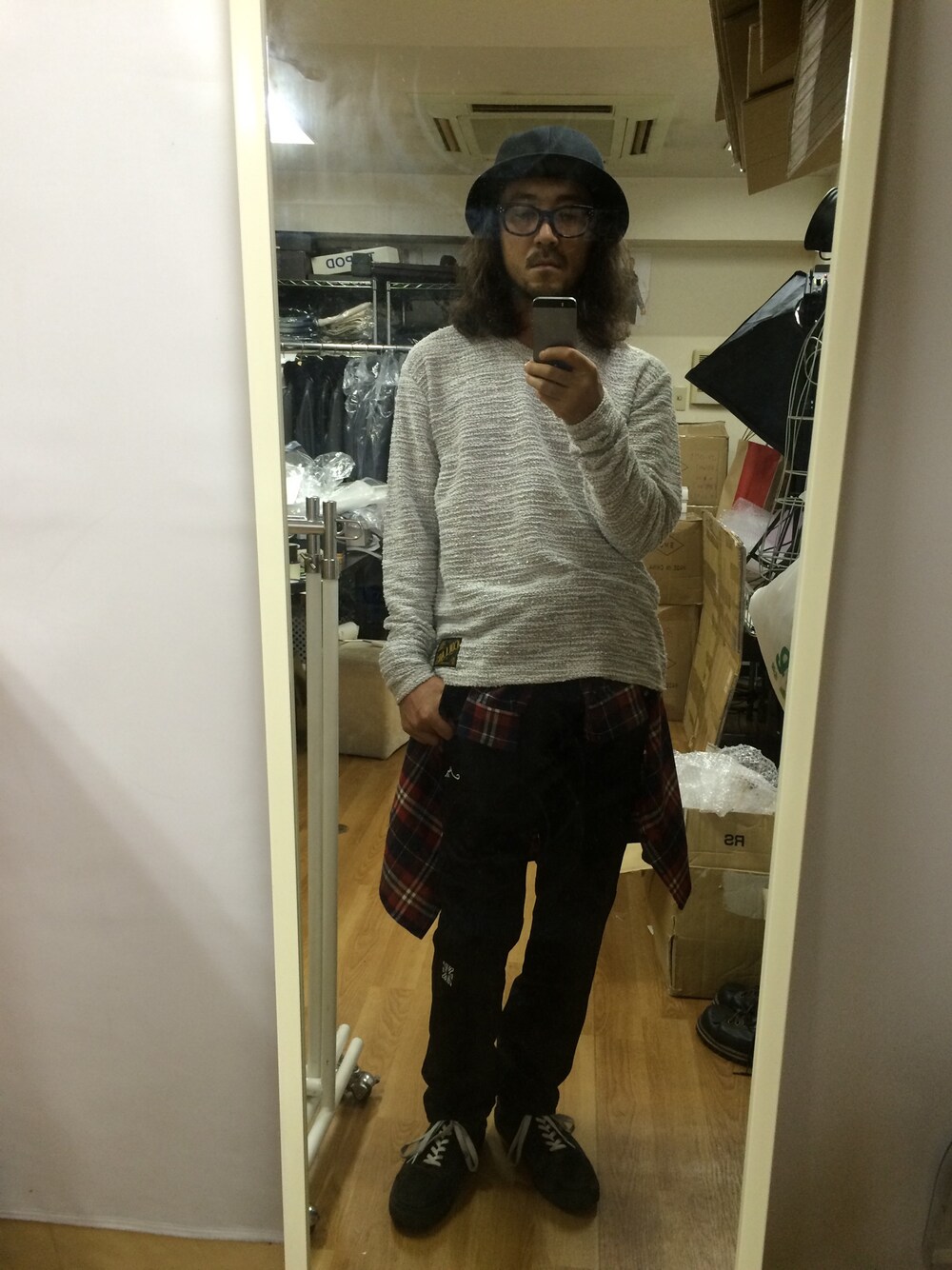 「ジョガーパンツ、こしまきスタイル」｜「COLLARSのアイテム（ニット/セーター、ホワイト系）」を使った、トールさん（メンズ・169cm）の秋コーディネートの1枚目の写真