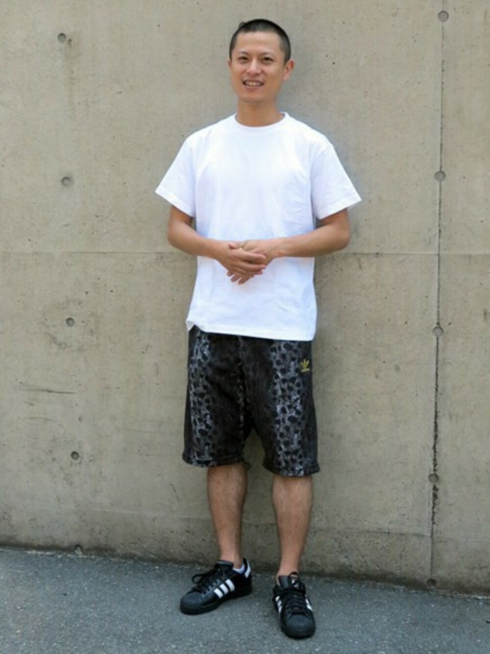 「adidasのadidas ANIMAL HALF PANTS（その他パンツ、ブラック系）」を使った、チャプター君さん（メンズ・170cm）の夏コーディネートの1枚目の写真