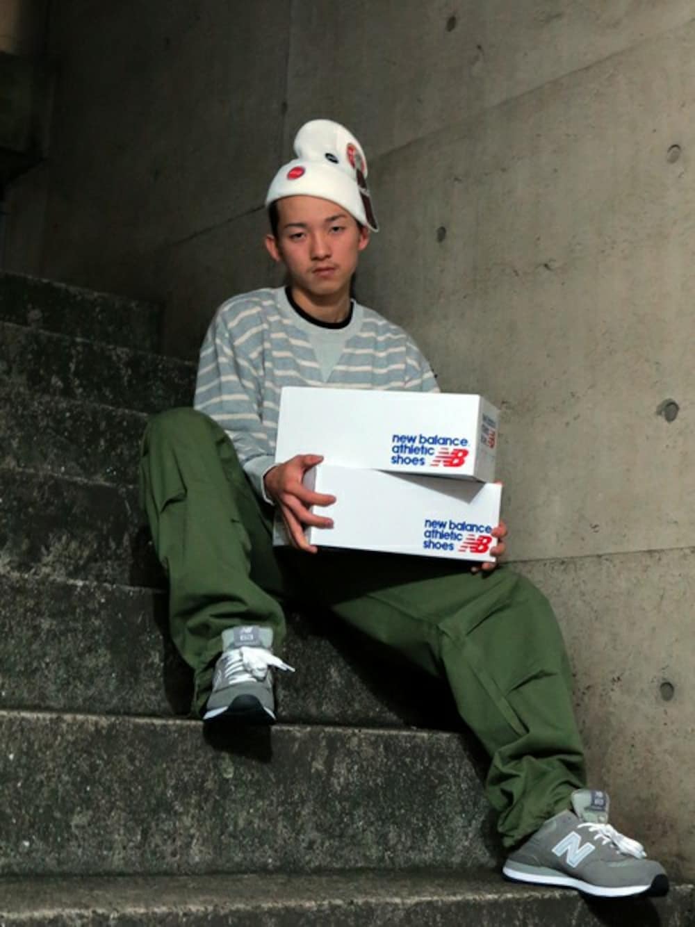 「WEAR始めました！、ニューバランス、ニットキャップ」｜「INTERBREEDのINTERBREED STRIPED STANDARD CREW SWEAT（スウェット、グレー系）」を使った、チャプター君さん（メンズ・158cm）の秋コーディネートの1枚目の写真