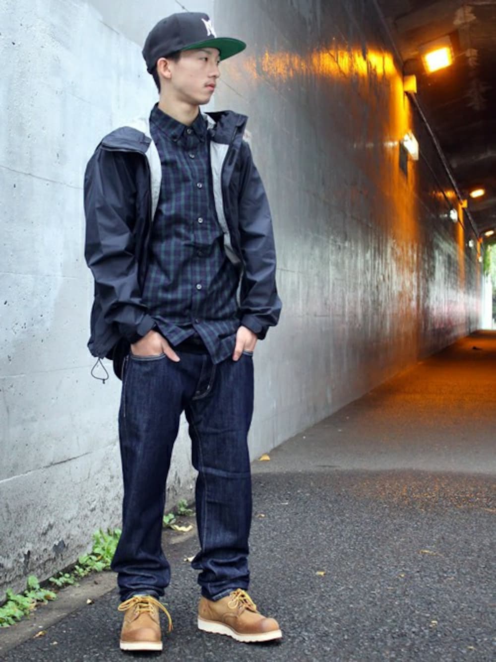 「ブーツ、チェックシャツ、渋谷」｜「chapter worldのTHE NORTH FACE DOT SHOT JACKET（マウンテンパーカー、ブラック系）」を使った、チャプター君さん（メンズ・158cm）の秋コーディネートの1枚目の写真