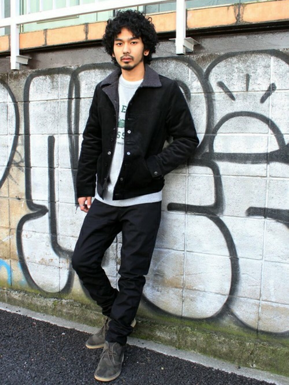 「スキニー、ボア、パーマ」｜「KineticsのKinetics Slider Boa Jacket（ブルゾン、ブラック系）」を使った、チャプター君さん（メンズ・174cm）の冬コーディネートの1枚目の写真