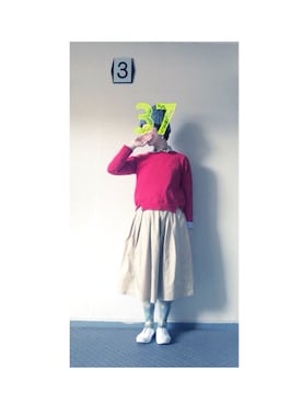 「白いスニーカー」｜「アイテム（蝶ネクタイ）」を使った、37さん（レディース・154cm）の春コーディネート