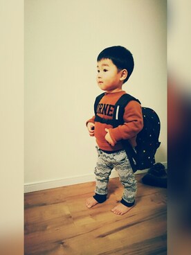 「petit main（プティマイン）のロゴデザイン裏起毛トレーナー（スウェット）」を使った、kuma no acyamiさん（キッズ・90cm）の冬コーディネート