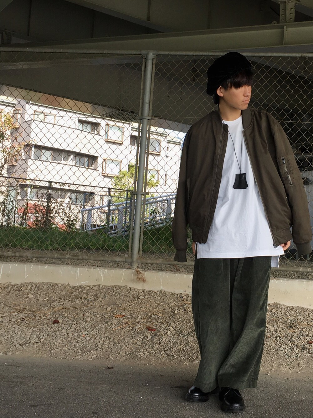 「キャスケット、vintage、MA-1、FOREVER 21、白Tシャツ、sunsea、コーデュロイパンツ、ETHOSENS、Dr.Martens、Hender Scheme」｜「FOREVER 21のアイテム（ブルゾン、グリーン系）」を使った、kaitoさん（メンズ・164cm）の秋コーディネートの1枚目の写真