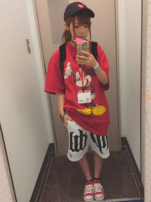 搭配gu球鞋(紅色系)的時尚穿搭總 