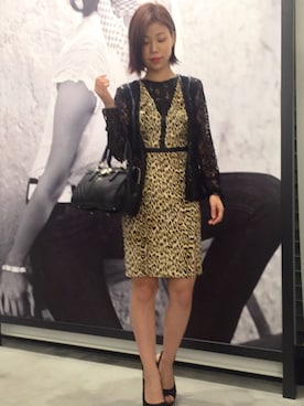「大阪」｜「アイテム（ノーカラージャケット）」を使った、GUESS心斎橋店さん（レディース・159cm）の秋コーディネート