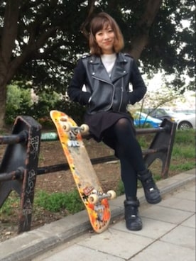 「スケボー」｜「アイテム（ライダースジャケット）」を使った、かえさん（レディース・154cm）の春コーディネート