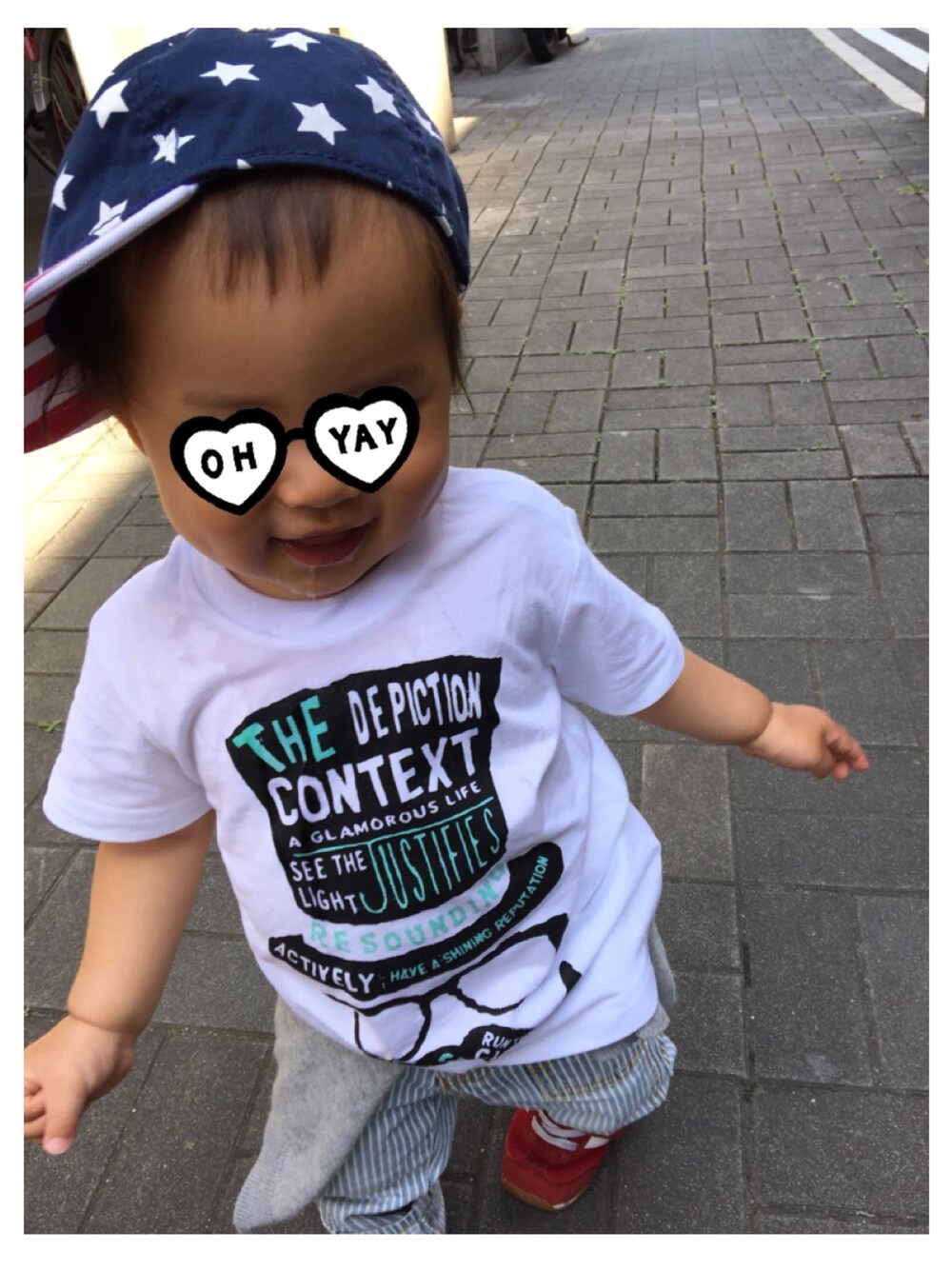 「デザインTシャツ、キャップ」｜「OLD NAVYのアイテム（キャップ、ブルー系）」を使った、ちゅんすけさん（キッズ・80cm）の春コーディネートの1枚目の写真