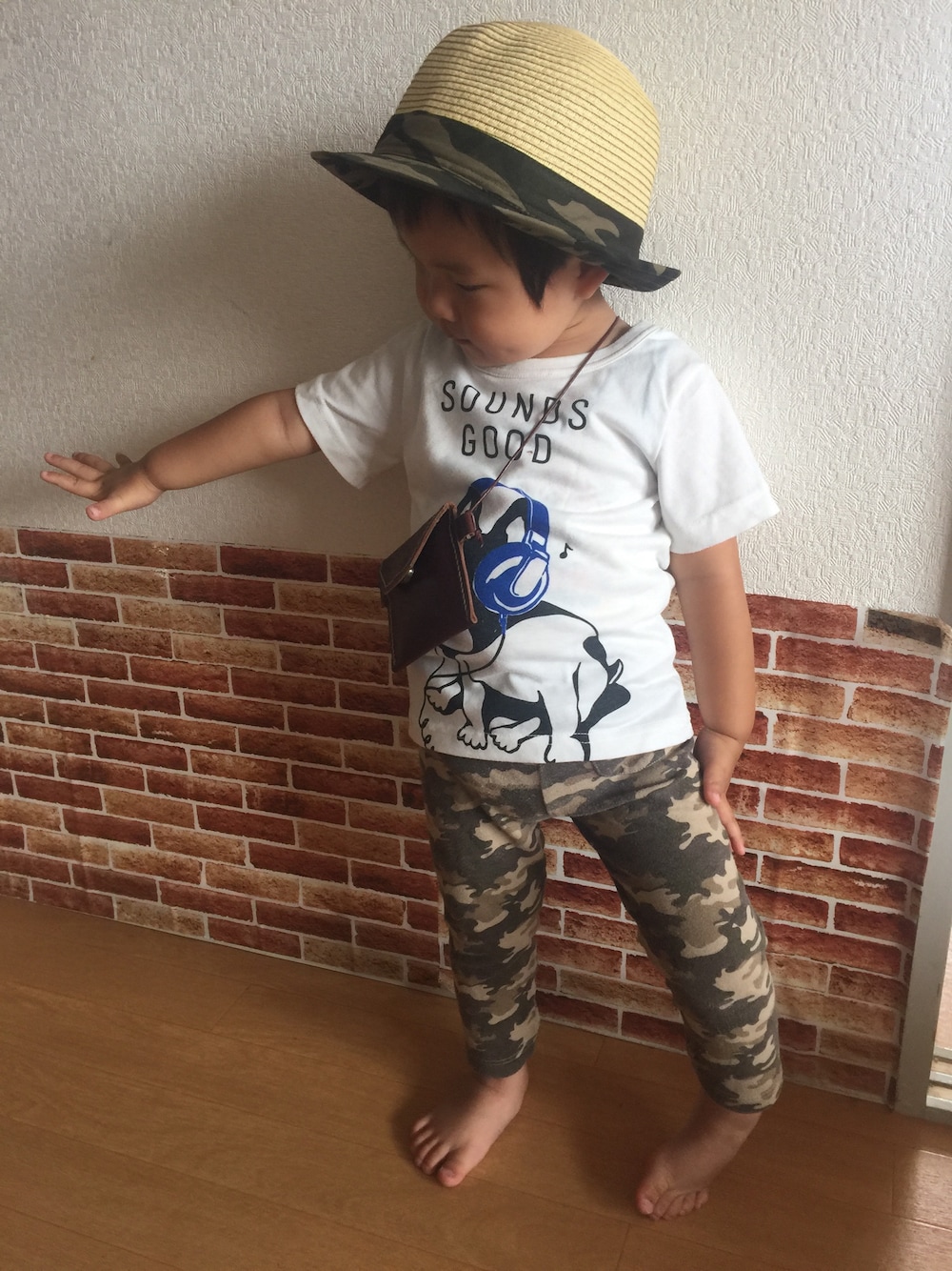 「夏、白Tシャツ、カモフラ、むきわら帽子、2歳」｜「GLOBAL WORKのアイテム（ハット、ベージュ系）」を使った、ちゅんすけさん（キッズ・90cm）の夏コーディネートの1枚目の写真