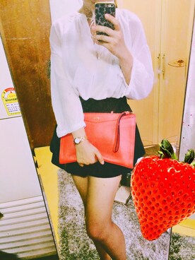 「클러치백（クラッチバッグ、レッド系）」を使った、김혜리さん（レディース・161cm）の夏コーディネート