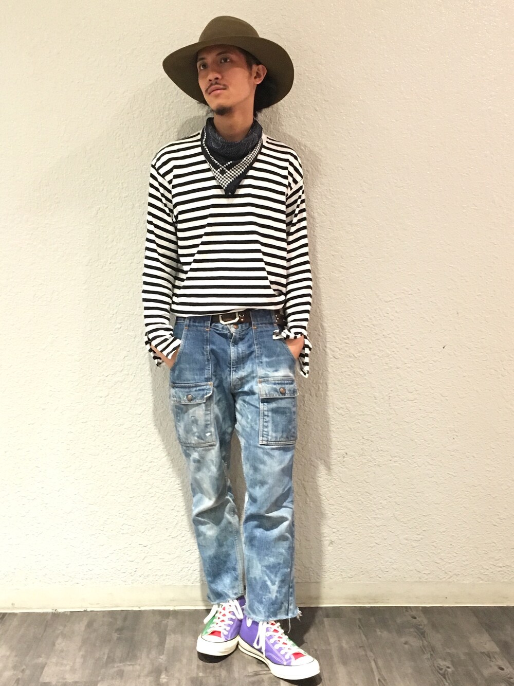 「春コーデ、バンダナ、ボーダー、デニム、TAKAHIROMIYASHITA The SoloIst. 、UNUSED、Levi's、converse」｜「TAKAHIROMIYASHITATheSoloIst.のアイテム（バンダナ/スカーフ、ブラック系）」を使った、KENさん（メンズ・170cm）の春コーディネートの1枚目の写真