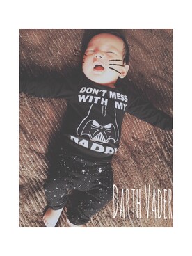 「アイテム（ロンパース、ブラック系）」を使った、mio.tさん（キッズ・50cm）の春コーディネート