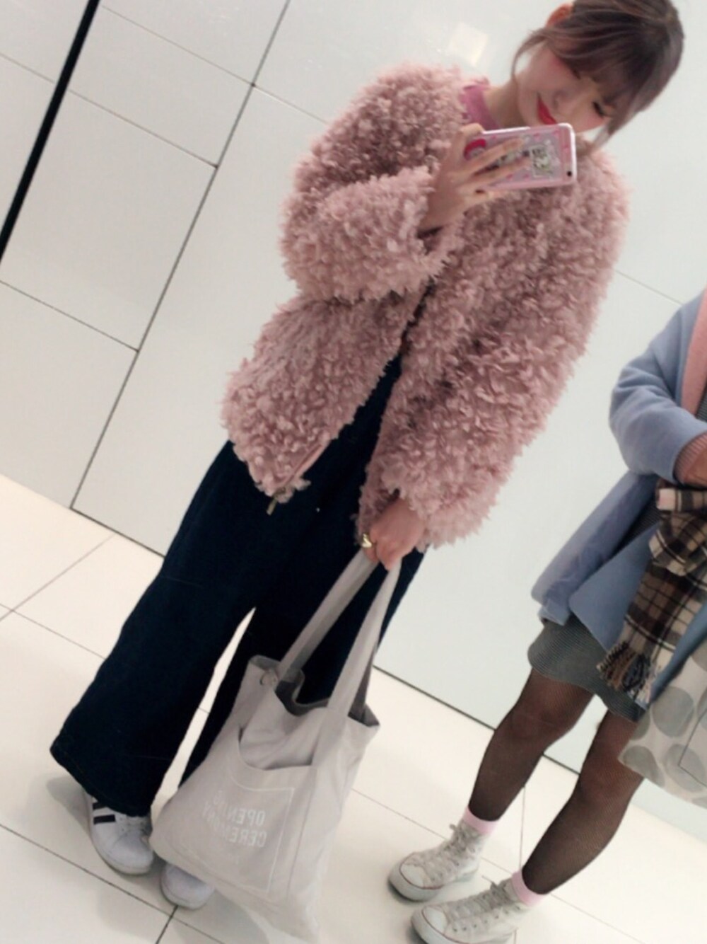 「mcmc、harajuku、Wide Pants、pink」｜「OHOTOROのアイテム（その他アウター、ピンク系）」を使った、♡ Mana✝さん（レディース・160cm）の冬コーディネートの1枚目の写真