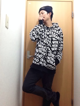 「nitraid（ナイトレイド）のアイテム（パーカー）」を使った、takuさん（メンズ・180cm）の秋コーディネート