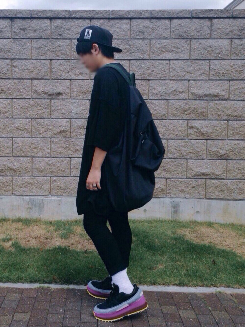 「drkshdw、RICK OWENS、RAF SIMONS、adidas、adidas by RAF SIMONS、でかリュック、リュック、COMME des YAMAMOTO」｜「DRKSHDW by RICK OWENSのアイテム（キャップ、ブラック系）」を使った、Üさん（メンズ・173cm）の夏コーディネートの1枚目の写真