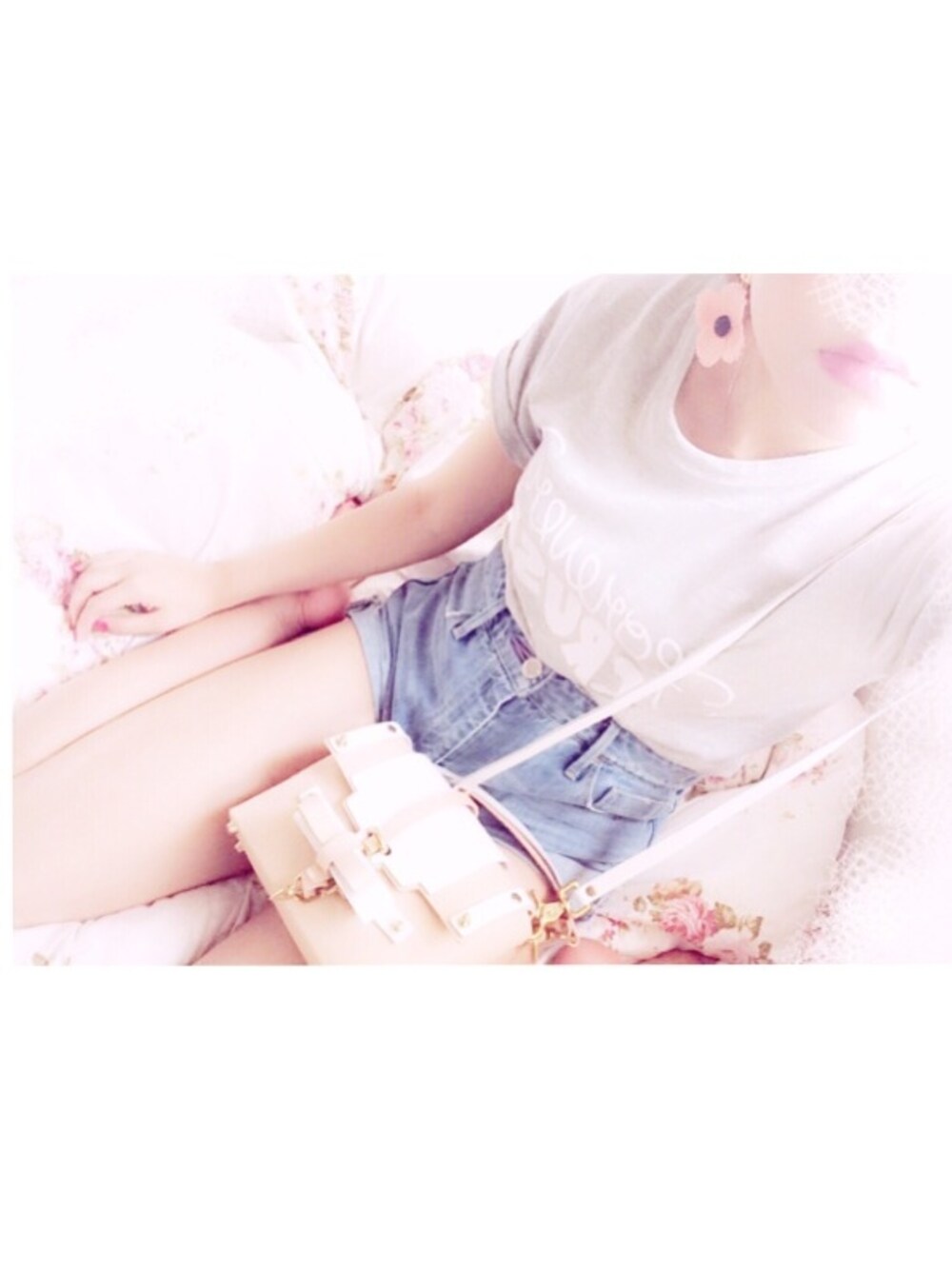 「デニム、カジュアル、Tシャツ、SLY、ショーパン、デニムショートパンツ、Sretsis、夏コーデ、nielspeeraer」｜「Sretsisのsretsis（ピアス（両耳用）、ピンク系）」を使った、YURIさん（レディース・162cm）の春コーディネートの1枚目の写真
