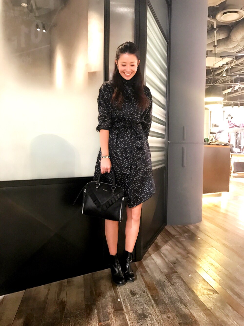 「デニムから始まったライフスタイルブランド、ディーゼル渋谷、dieselshibuya、Diesel、シンプル、ワンピース、柄ワンピース、オトナカジュアル、デート」｜「DIESELのアイテム（ワンピース、ブラック系）」を使った、miduki48さん（レディース・164cm）の秋コーディネートの1枚目の写真