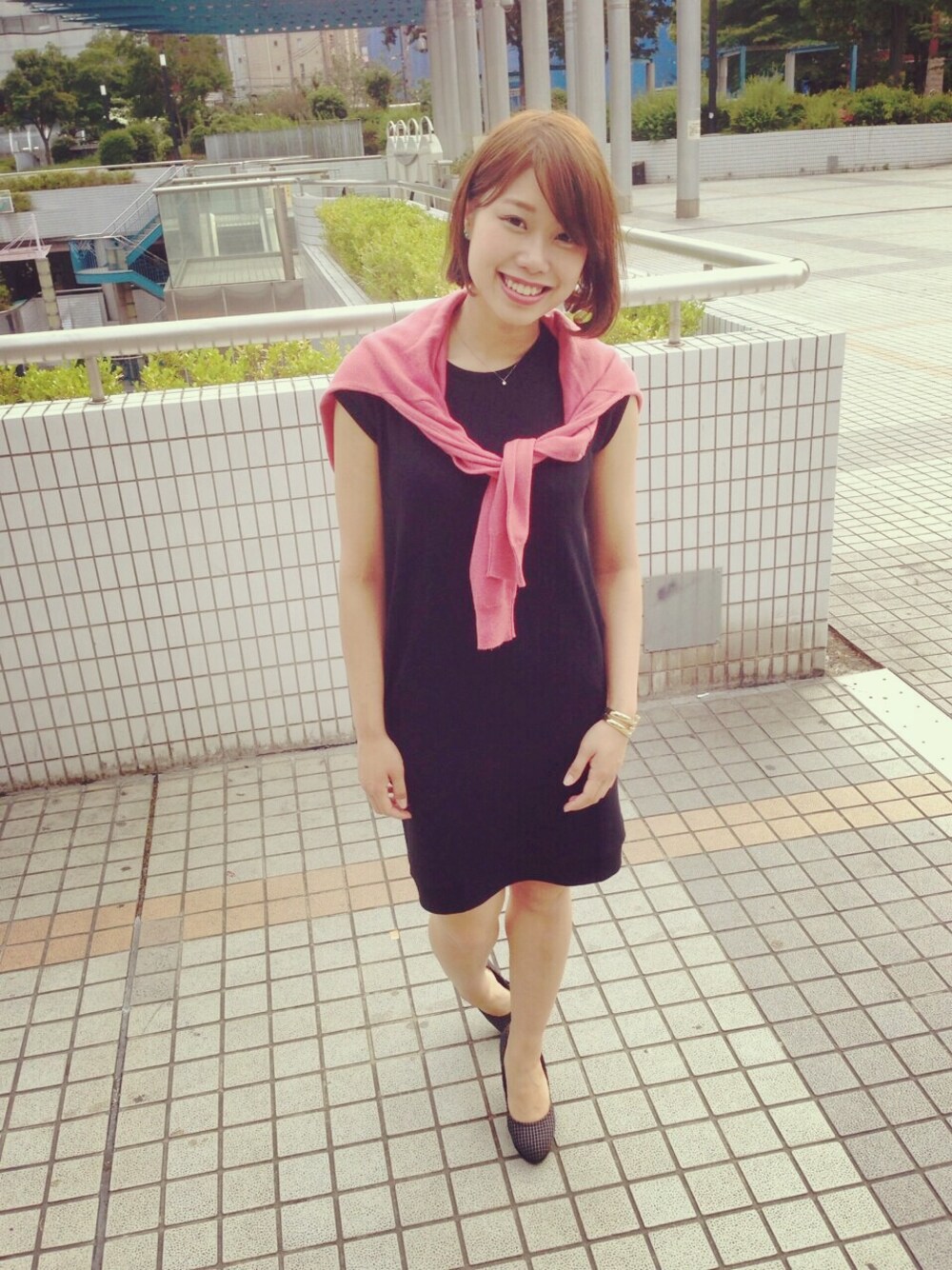 「ワンピース、アーバンリサーチ」｜「URBAN RESEARCH DOORS WOMENSの♡黒のワンピース♡（ワンピース、ブラック系）」を使った、eriiyさん（レディース・167cm）の春コーディネートの1枚目の写真