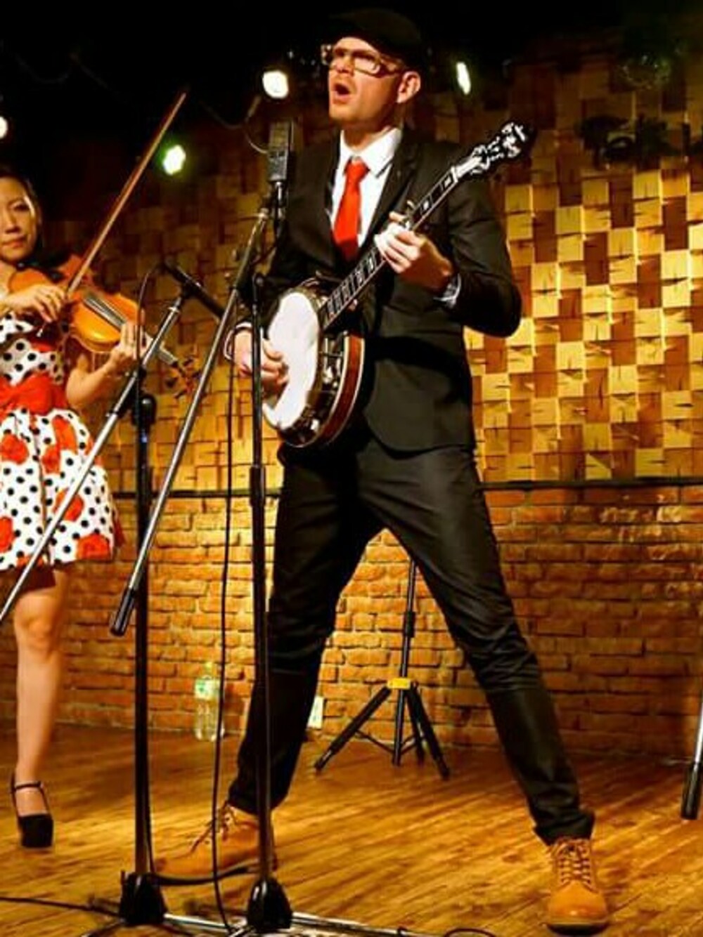 「NAGOYA 、music、live house、Suit、violin、guitar」｜「ZARAのアイテム（スーツジャケット、ブラック系）」を使った、J.P. Mathes II さん（メンズ・193cm）の冬コーディネートの1枚目の写真