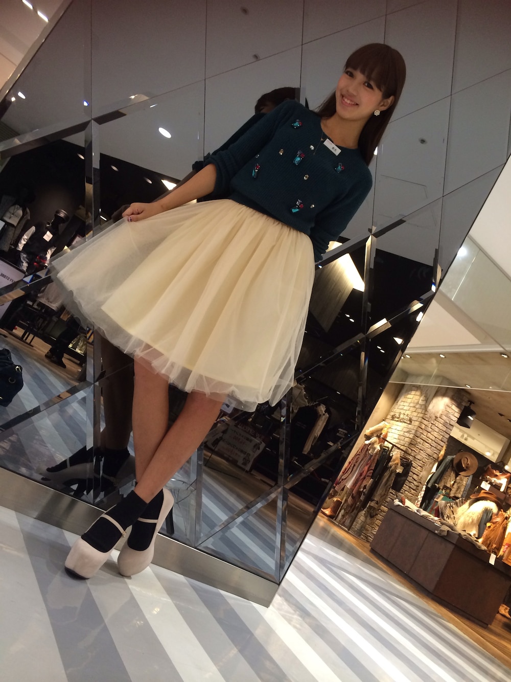 MIIA（ミーア）の「ビジューニット&チュールスカートセットアップ