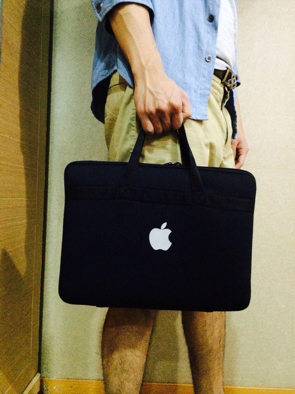 「appleのApple bag（ポーチ、ホワイト系）」を使った、chrisさん（メンズ・174cm）の夏コーディネートの1枚目の写真