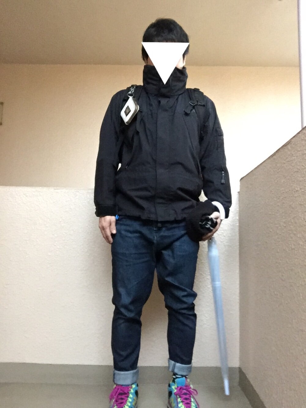 「TOY晒すwinterフェア、アダルトおカワたん部、ネイビー身につけ隊、ダブルタップス、wtaps、クレイジーパターン、靴下愛好家、ニューバランス、ニット帽、ツバ付きニット帽」｜「WTAPSのアイテム（ナイロンジャケット、ブラック系）」を使った、Ren Saitoさん（メンズ・168cm）の冬コーディネートの1枚目の写真