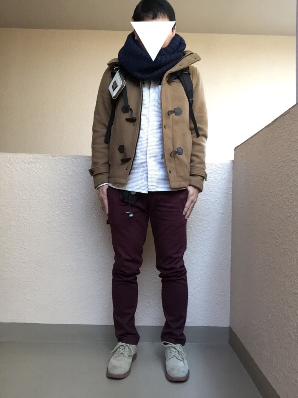 「アダルトおカワたん部、ネイビー身につけ隊、靴下愛好家、ハート柄、ウイングチップ、ダッフルコート、チェックシャツ、ボルドーパンツ」｜「HAREのメルトンショートダッフル(HARE)（ダッフルコート、ベージュ系）」を使った、Ren Saitoさん（メンズ・168cm）の冬コーディネートの1枚目の写真