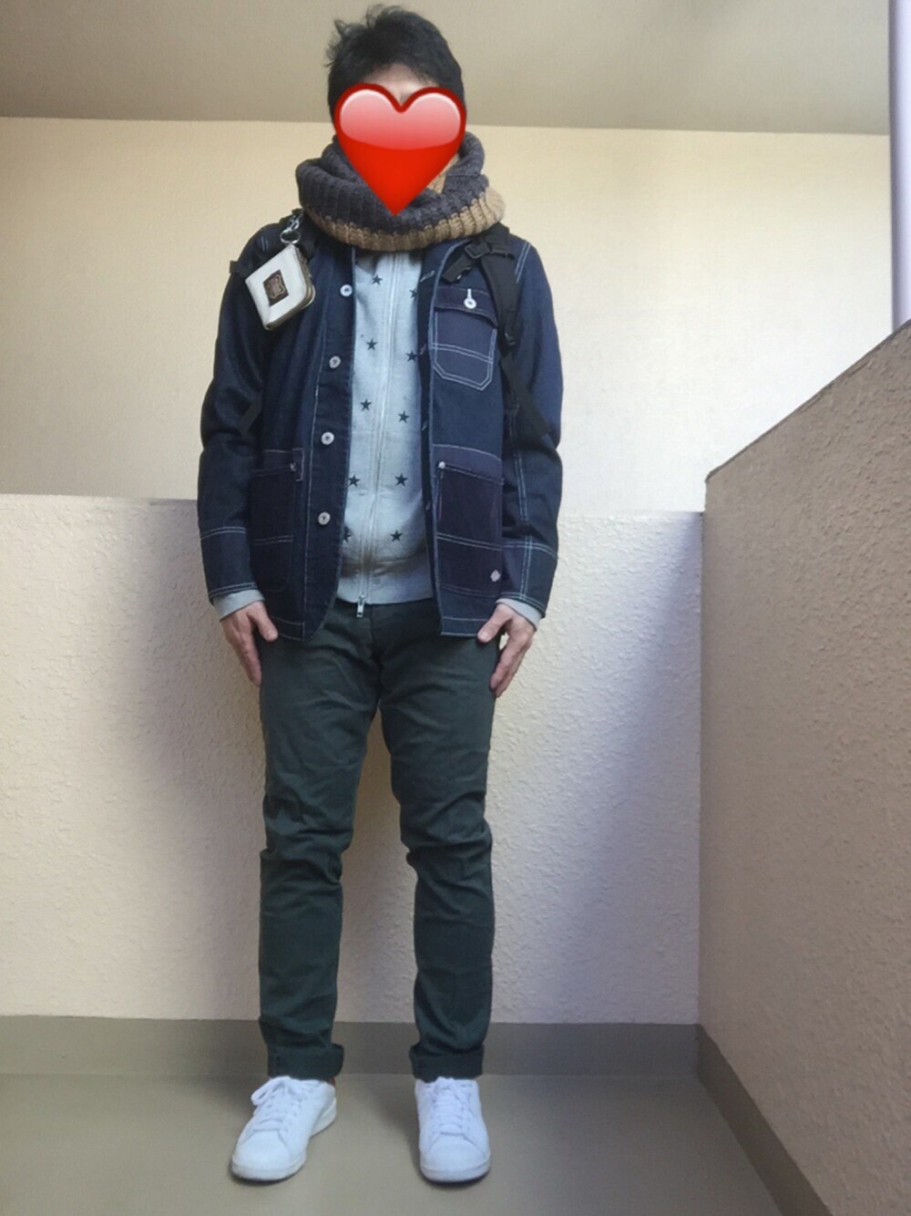 「愛はWEARを救うキャンペーン、アダルトおカワたん部、ネイビー身につけ隊、カバーオール、星柄、Dickies、スヌード、春」｜「Dickiesのデニムコンビワークコート（カバーオール、ブルー系）」を使った、Ren Saitoさん（メンズ・168cm）の冬コーディネートの1枚目の写真