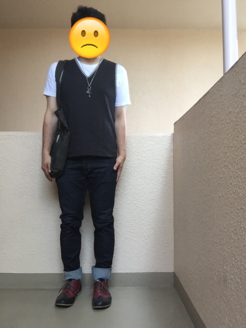 「アダルトおカワたん部、ベスト、ウイングチップ、ドラフトGLA、愛はWEARを救うキャンペーン」｜「BEAMSのアイテム（ベスト、ブラック系）」を使った、Ren Saitoさん（メンズ・168cm）の夏コーディネートの1枚目の写真
