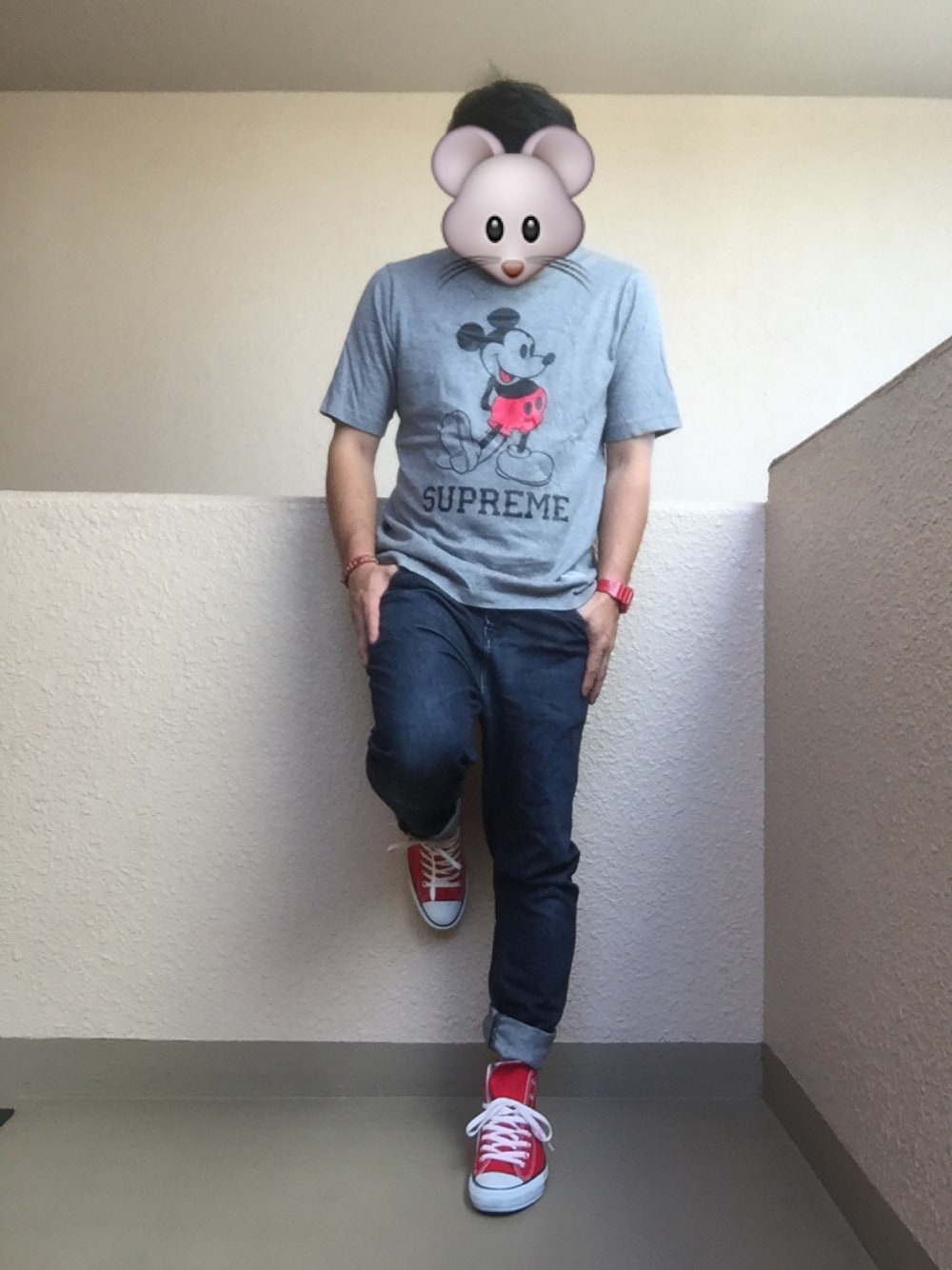 「HCKフェス、赤コンオールスターズ、アダルトおカワたん部、ミッキー、サルエルパンツ、supreme、converse、ドラフトABC」｜「CONVERSEのCONVERSE コンバース ALL STAR HI オールスター ハイ　（スニーカー、レッド系）」を使った、Ren Saitoさん（メンズ・168cm）の秋コーディネートの1枚目の写真
