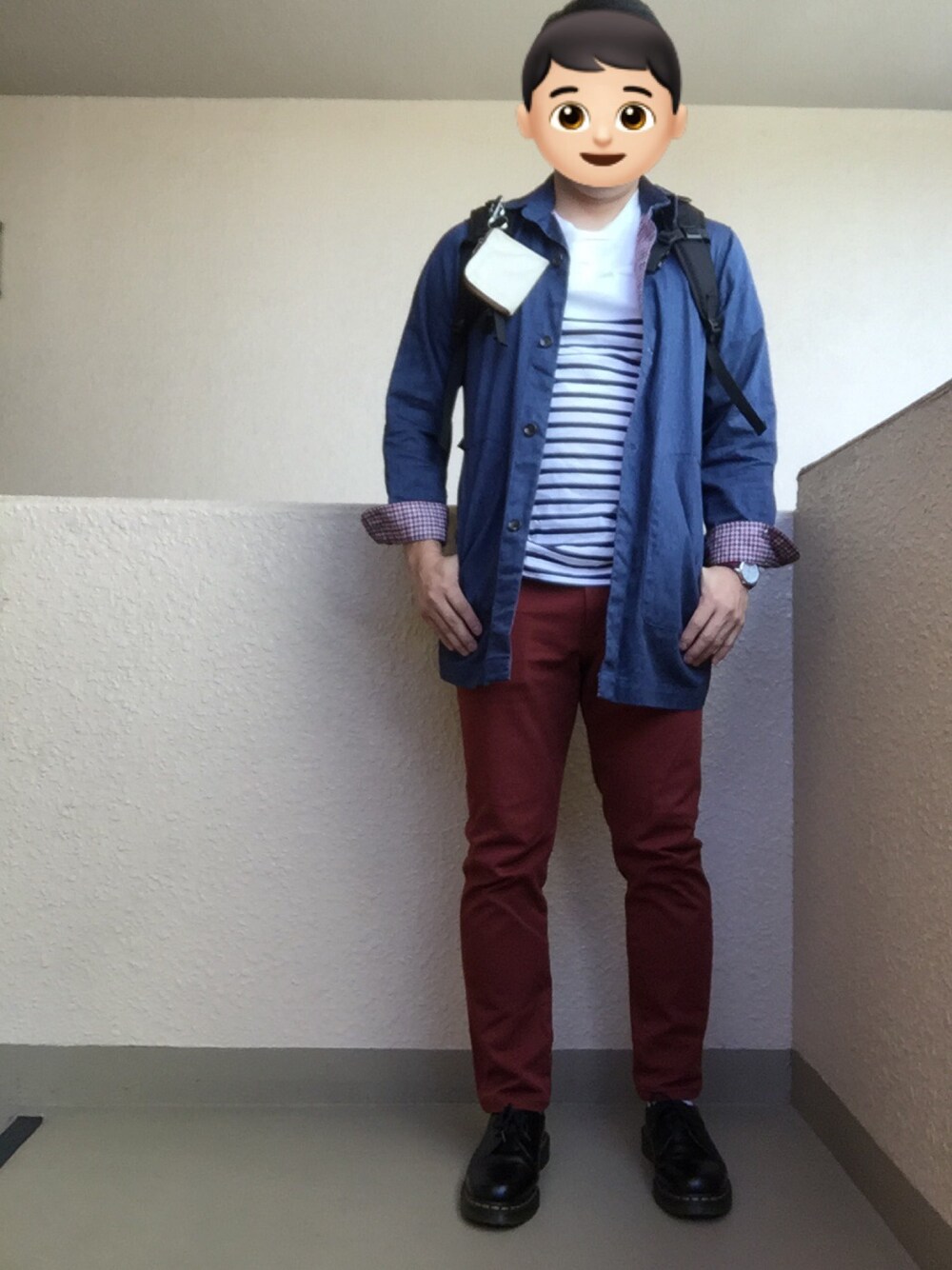 「アダルトおカワたん部、袖まくり部、テラコッタ、コート、ボーダー、ポストマン、UNIQLO、Dr.Martens、愛はWEARを救うキャンペーン」｜「no brandのアイテム（カバーオール、ブルー系）」を使った、Ren Saitoさん（メンズ・168cm）の秋コーディネートの1枚目の写真