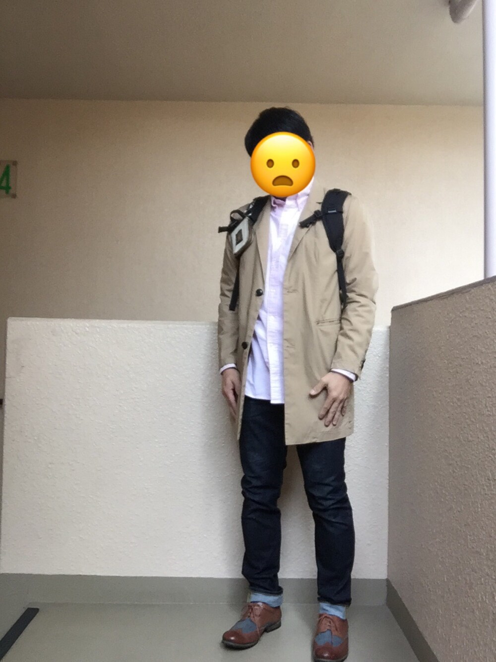 「アダルトおカワたん部、ショップコート、ピンクシャツ、ウイングチップ、RAGEBLUE、UNIQLO、無印良品、SHIPS JET BLUE、愛はWEARを救うキャンペーン」｜「RAGEBLUEのアイテム（チェスターコート、ベージュ系）」を使った、Ren Saitoさん（メンズ・168cm）の秋コーディネートの1枚目の写真