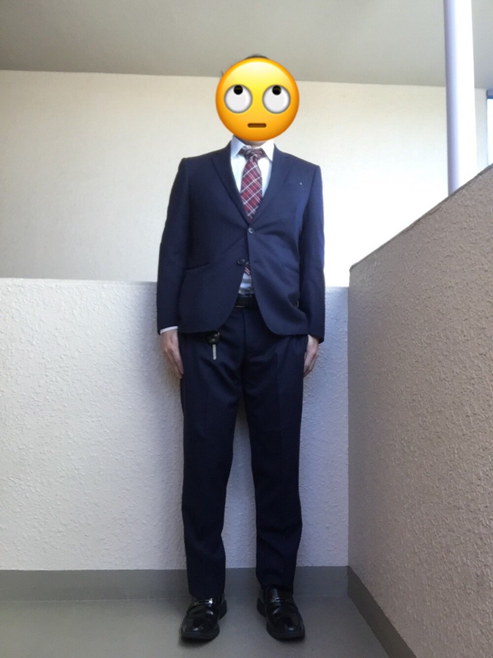 「アダルトおカワたん部、スーツスタイル、ネクタイ、チェック、ワインレッド、愛はWEARを救うキャンペーン」｜「洋服の青山のアイテム（セットアップ、ブルー系）」を使った、Ren Saitoさん（メンズ・168cm）の秋コーディネートの1枚目の写真