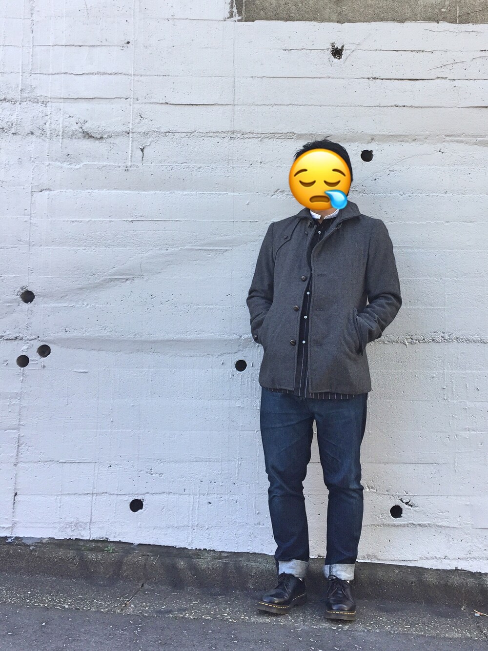 「Dr.Martens、徹夜明け、アダルトおカワたん部、コート、ノーカラーシャツ、ストライプシャツ、ポストマン、tk.TAKEO KIKUCHI」｜「Dr. MartensのDr. Martens 1461 59 3EYE SHOE（ブーツ、ブラック系）」を使った、Ren Saitoさん（メンズ・168cm）の秋コーディネートの1枚目の写真