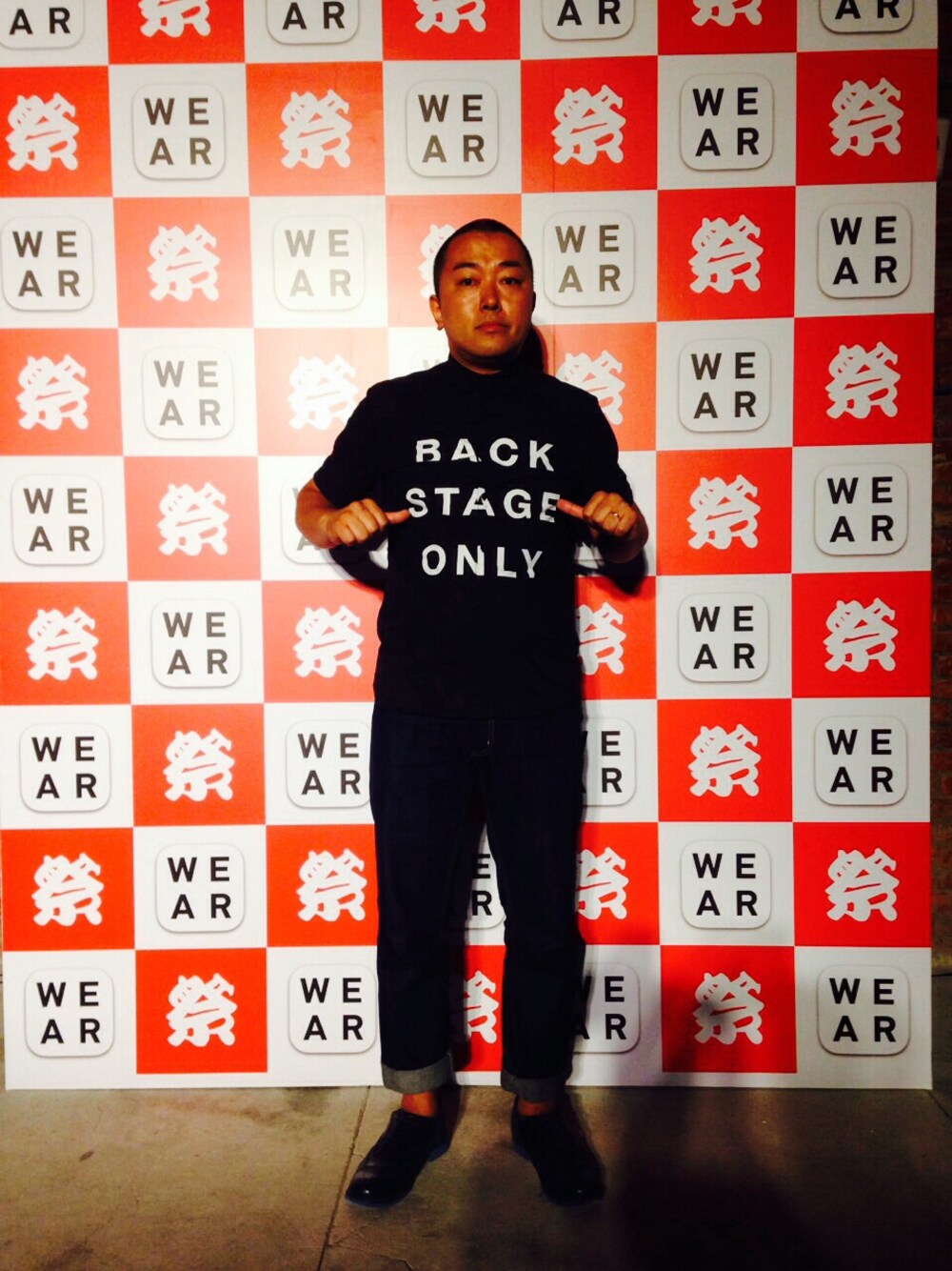 「ブラックコーデ、WEAR FOR TAIWAN」｜「SandinistaのBack Stage Only B.D. S/S Shirt（シャツ/ブラウス、ブルー系）」を使った、龍さん（メンズ・172cm）の夏コーディネートの1枚目の写真