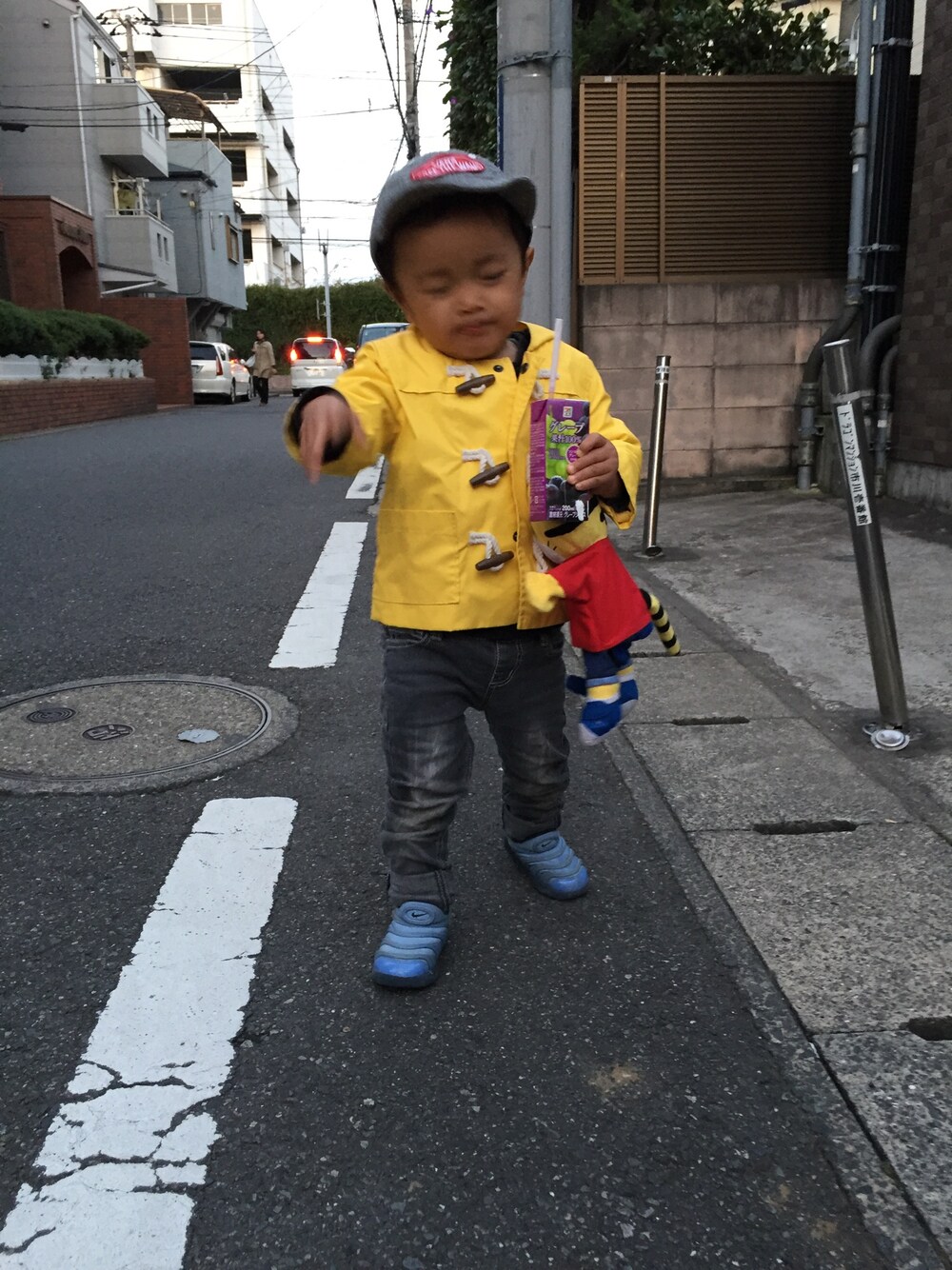 「しまじろう、練り歩き、GAP、VANS」｜「VANSのアイテム（帽子、グレー系）」を使った、龍さん（キッズ・90cm）の秋コーディネートの1枚目の写真