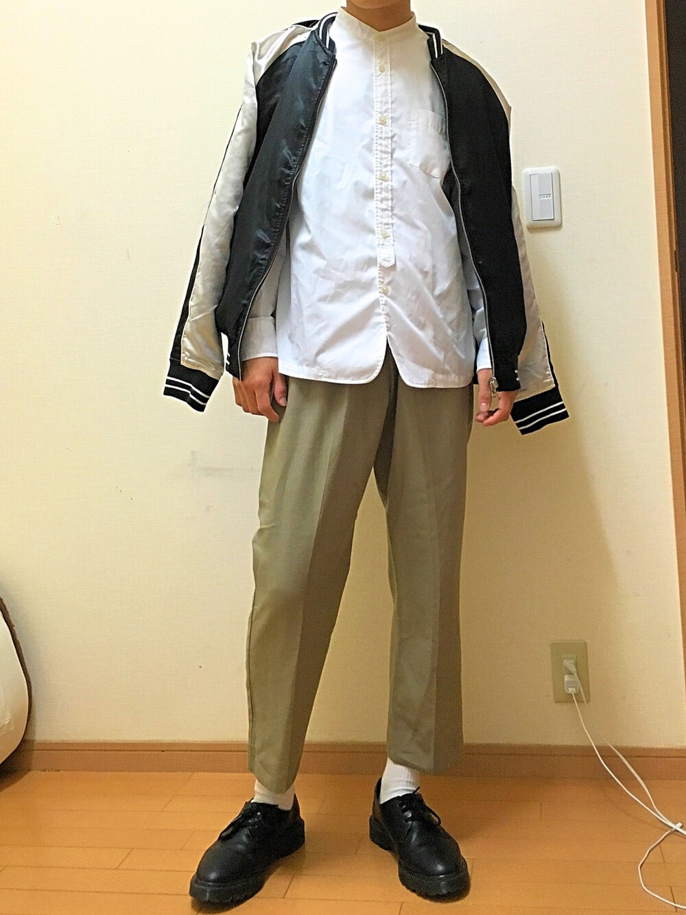 「休日スタイル、オトナカジュアル、革靴、ootd、スラックス、スカジャン、秋のコーデ、秋コーデ、古着、きれいめカジュアル」｜「SEVENDAYS=SUNDAYのリバーシブルスカジャン（ブルゾン、ブラック系）」を使った、Atsukiさん（メンズ・168cm）の秋コーディネートの1枚目の写真