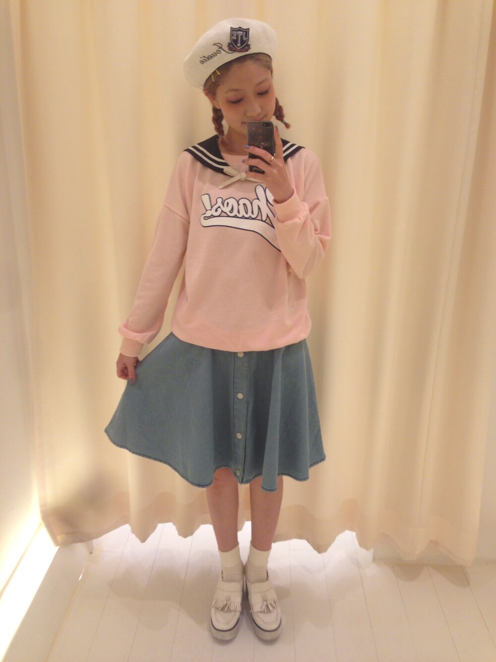 「jouetieのアイテム（スウェット、ピンク系）」を使った、峯山 愛さん（レディース・163cm）の春コーディネートの1枚目の写真