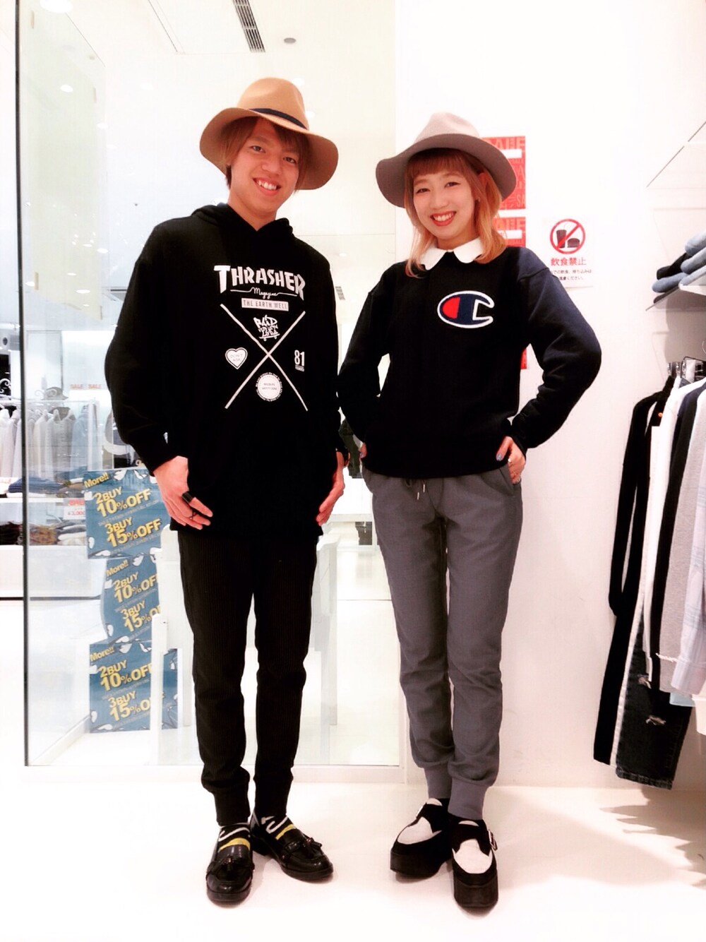 「jouetie、Champion、スウェット」｜「jouetieのアイテム（その他シューズ、ブラック系）」を使った、峯山 愛さん（レディース・164cm）の冬コーディネートの1枚目の写真