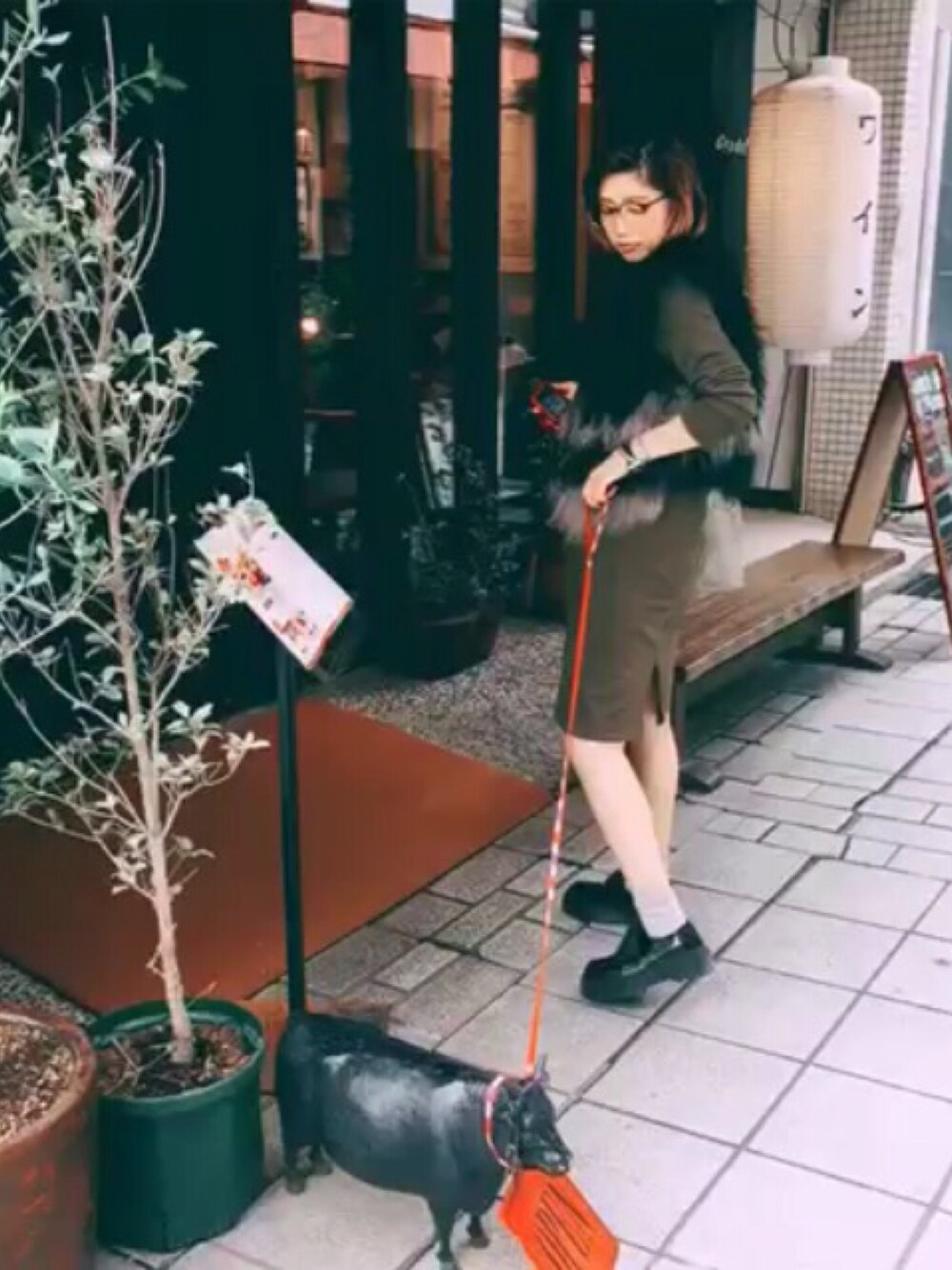 「ファーベスト、ドレスシューズ、ワンピース、マタニティー、マタニティ、秋のコーデ」｜「MURUAのアイテム（ワンピース、グリーン系）」を使った、峯山 愛さん（レディース・164cm）の秋コーディネートの1枚目の写真