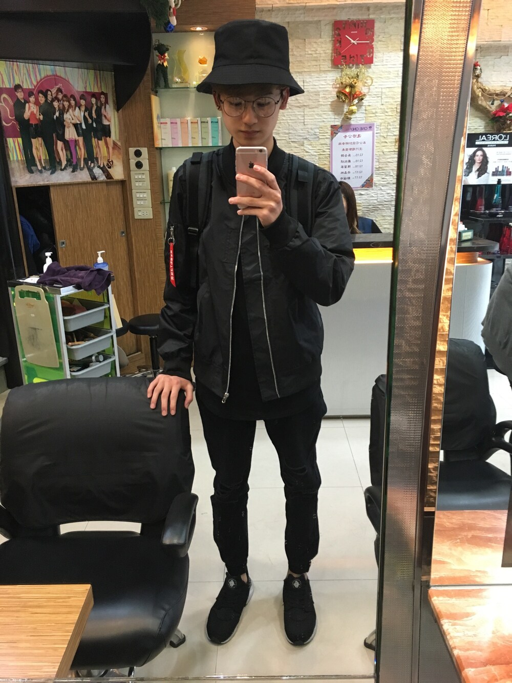 「NIKEのアイテム（ブーティ、ブラック系）」を使った、陳尊鴻さん（メンズ・170cm）の冬コーディネートの1枚目の写真