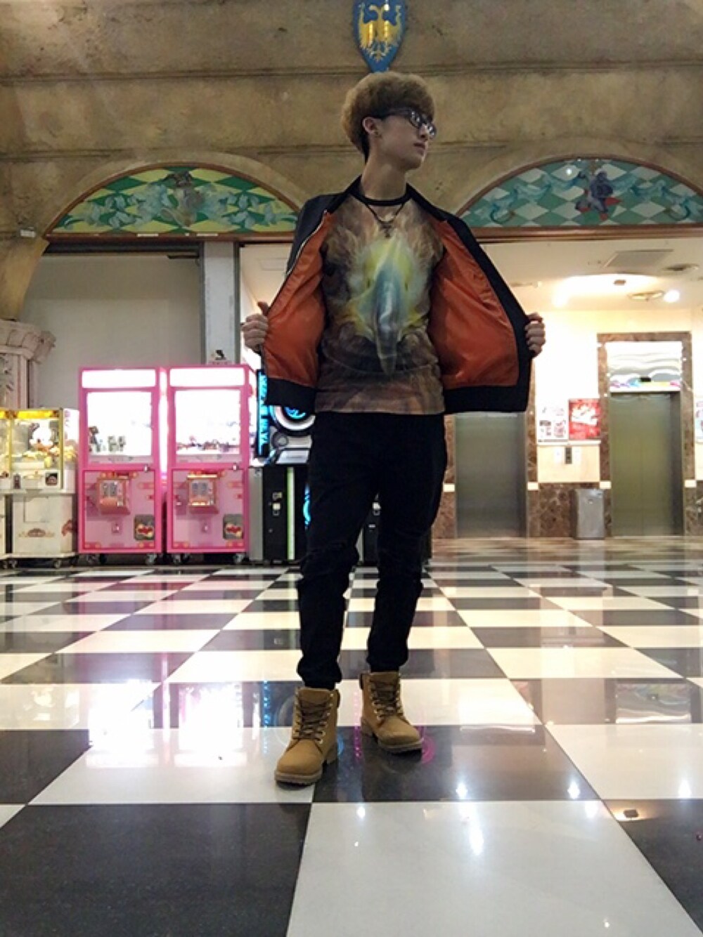 「adidasのアイテム（Tシャツ/カットソー、その他）」を使った、陳尊鴻さん（メンズ・170cm）の冬コーディネートの1枚目の写真